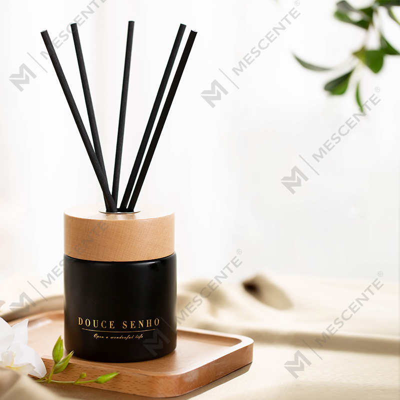 M&Scent zwarte fles parfum aroma rietverspreiderolie, geur Thailand rietverspreiders cadeauset