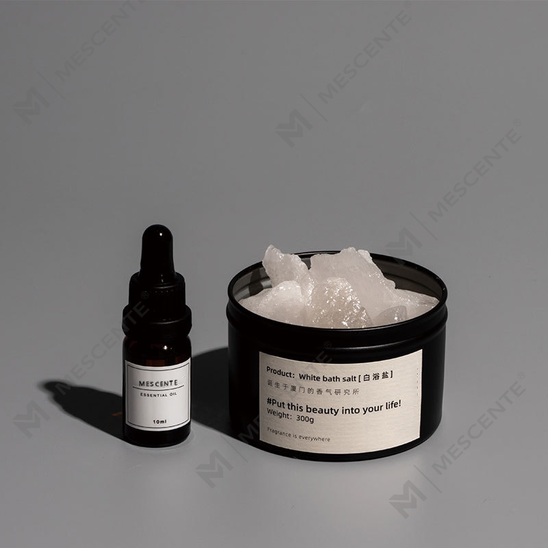 Etherische olie Geurige geurende wierooksteen in transparante glazen pot met natuurlijke etherische olie A29200-Exportpas