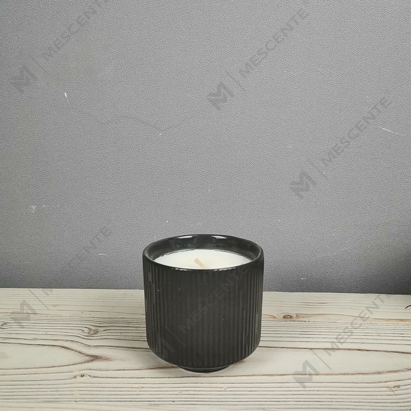 M&Scent Groothandel Luxe keramische lege vierkante matzwarte unieke amberkleurige kaarspotten met houten deksels